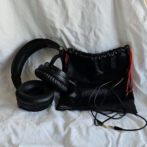 One Odio Black Over-Ear Headphones With Microphone, Pouch, and Charger